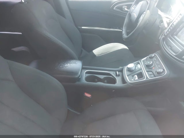 1C3CCCAB4GN107933 Chrysler 200