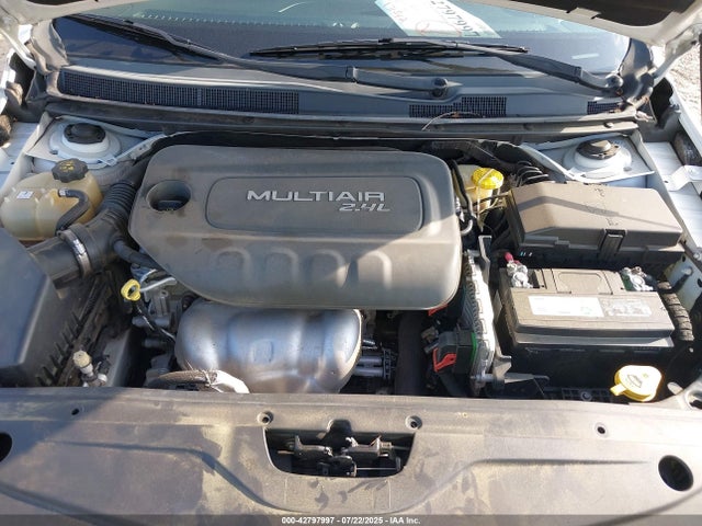 1C3CCCFBXFN563927 Chrysler 2015