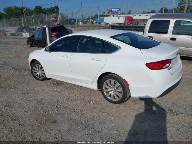 1C3CCCFBXFN563927 Chrysler 2015