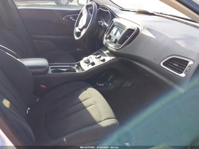 1C3CCCFBXFN563927 Chrysler 2015