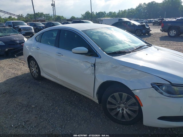 1C3CCCFBXFN563927 Chrysler 2015