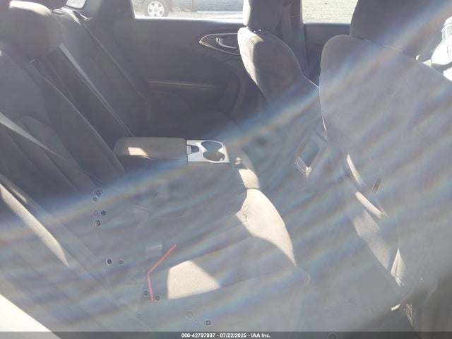 1C3CCCFBXFN563927 Chrysler 2015