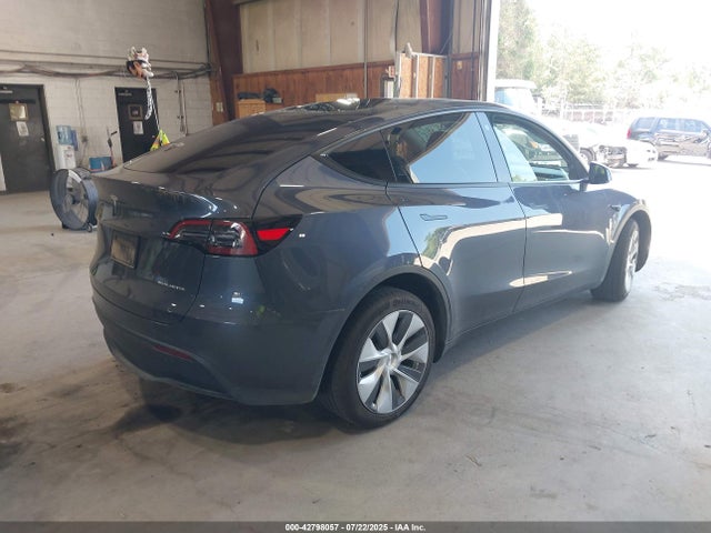2023 TESLA MODEL Y 7SAYGDEE8PF639557 Photo 3