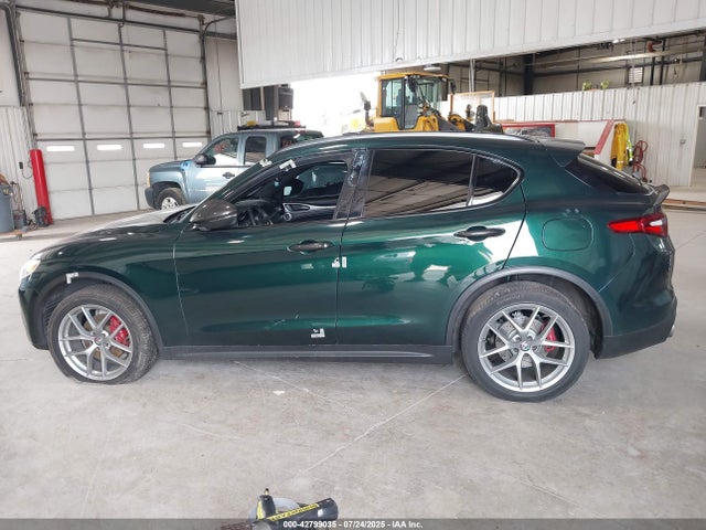 Alfa Romeo Stelvio 2018 ZASFAKNN8J7C02835 Image 14