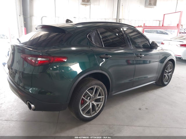 Alfa Romeo Stelvio 2018 ZASFAKNN8J7C02835 Image 4