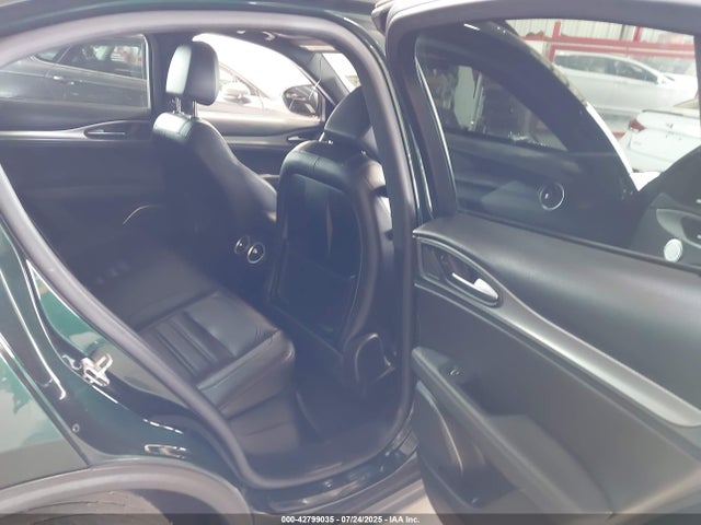 Alfa Romeo Stelvio 2018 ZASFAKNN8J7C02835 Image 8