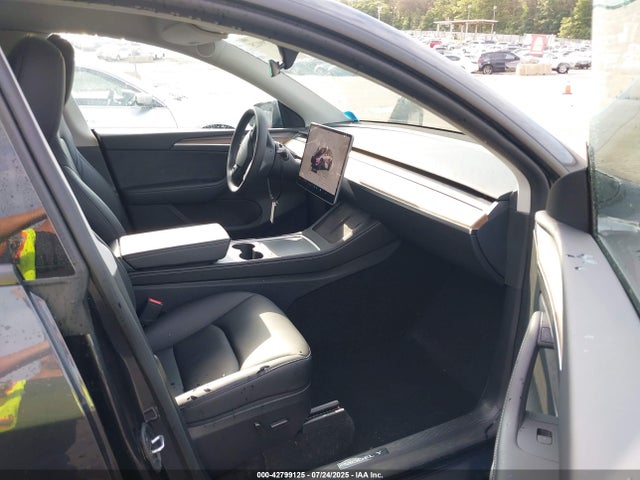 2024 TESLA MODEL Y 7SAYGDED6RF206264 Photo 4