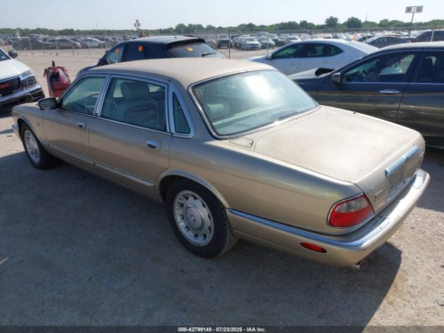 1999 JAGUAR XJ8 SAJKD6047XC867859 Photo 2