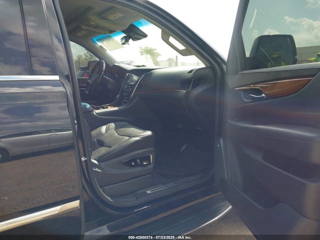2017 CADILLAC ESCALADE ESV 1GYS4HKJ1HR124958 Photo 4