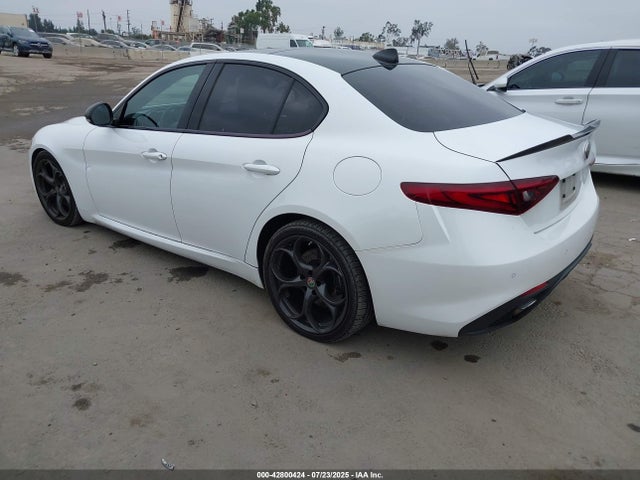Alfa Romeo giulia (952) 2017 ZARFAECNXH7549497 Image 3