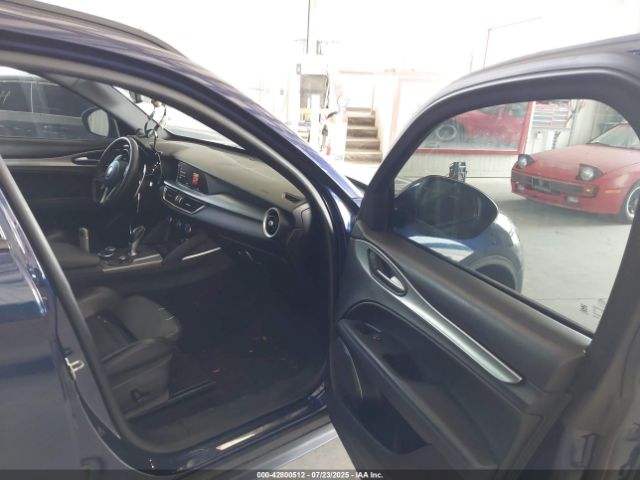 2018 ALFA ROMEO STELVIO ZASFAKNN1J7B81973 Photo 4