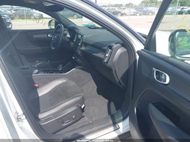 2021 VOLVO XC40 RECHARGE PURE ELECTRIC YV4ED3UR4M2575147 Photo 4