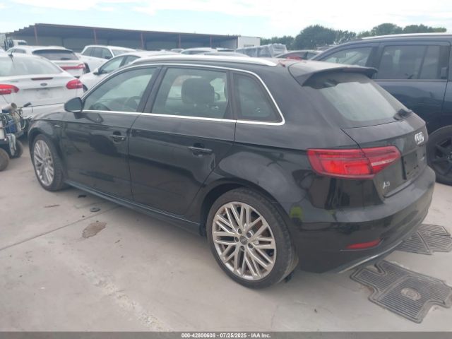 2018 AUDI A3 E-TRON WAUTPBFF6JA078159 Photo 2