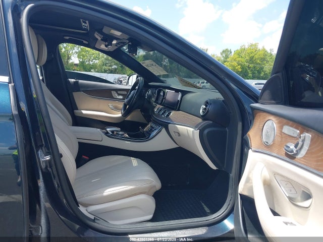 2017 Mercedes-benz E 300 4matic მანქანა იყიდება აუქციონზე, vin: WDDZF4KB2HA198104, აუქციონის ნომერი: 42801265