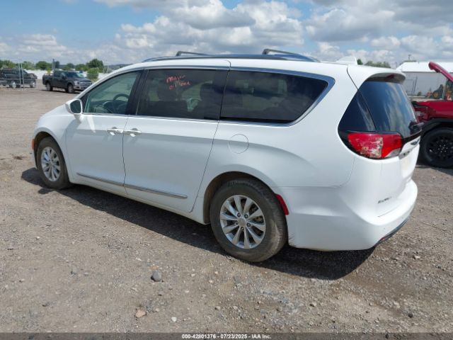 2018 CHRYSLER PACIFICA 2C4RC1BG9JR141879 Photo 2