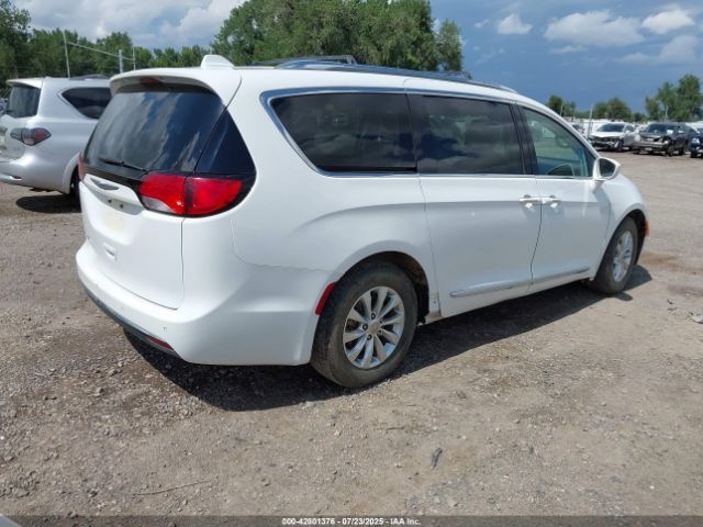 2018 CHRYSLER PACIFICA 2C4RC1BG9JR141879 Photo 3