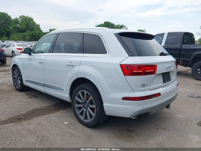 2018 AUDI Q7 WA1LAAF7XJD010608 Photo 2