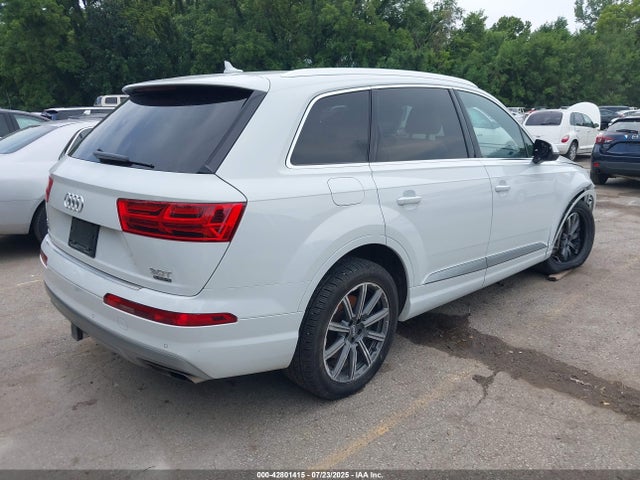 2018 AUDI Q7 WA1LAAF7XJD010608 Photo 3