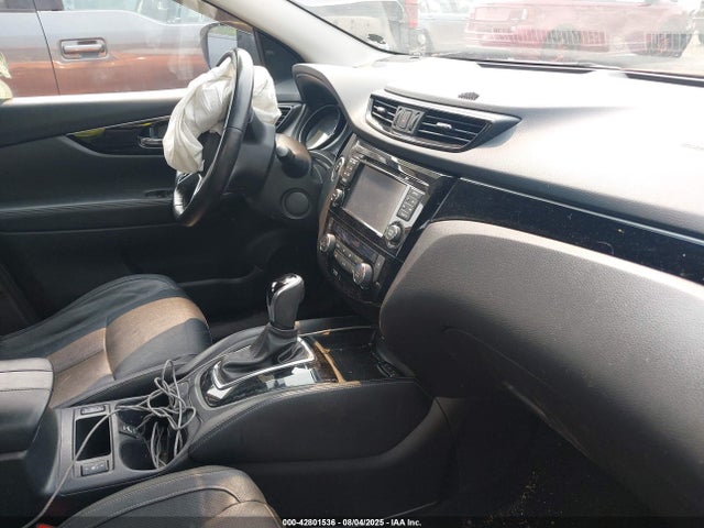 JN1BJ1CR3HW122840 Nissan 2017