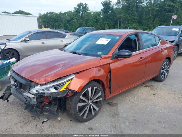Nissan 2019 2019 1N4BL4CW1KC178028 Image 2