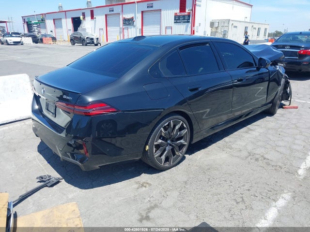 WBA43FJ00RCS28017 BMW 530I