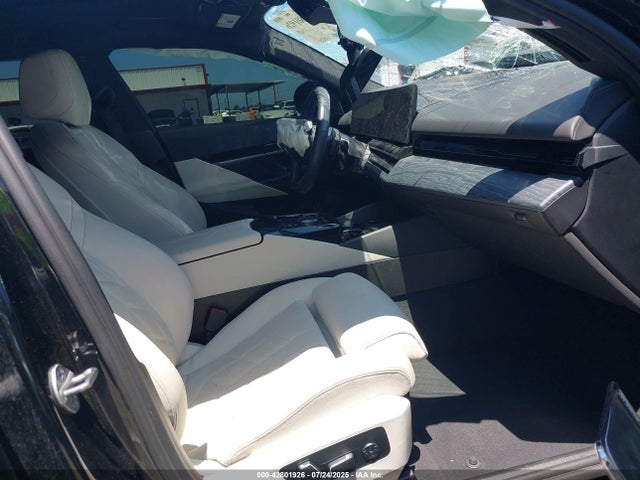 WBA43FJ00RCS28017 BMW 530I