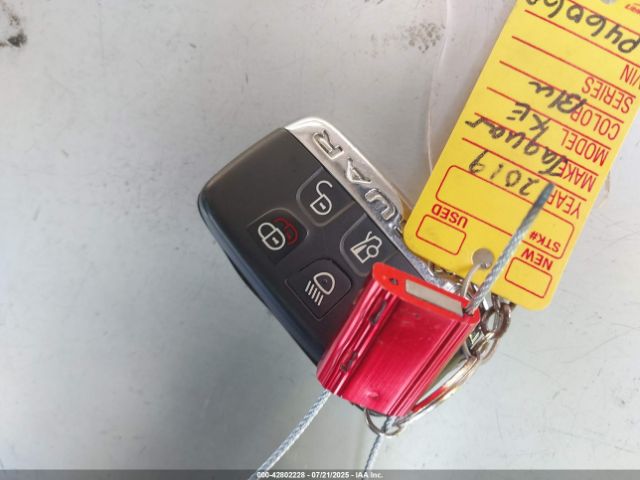 2019 JAGUAR XE SAJAJ4FX9KCP46060 Photo 10
