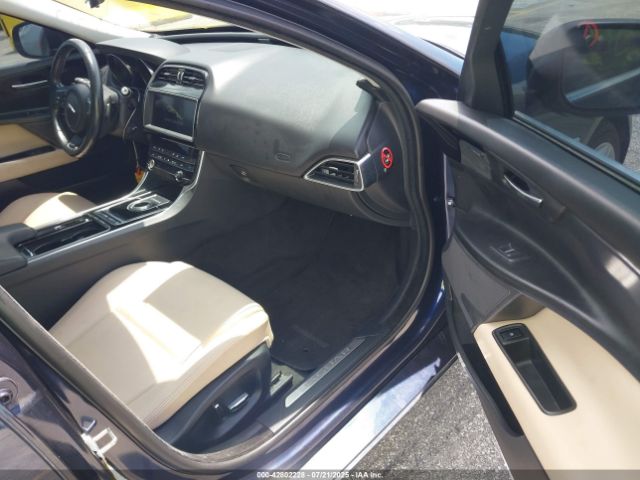 2019 JAGUAR XE SAJAJ4FX9KCP46060 Photo 4