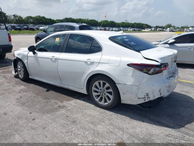 2021 TOYOTA CAMRY 4T1C11AK1MU598688 Photo 2