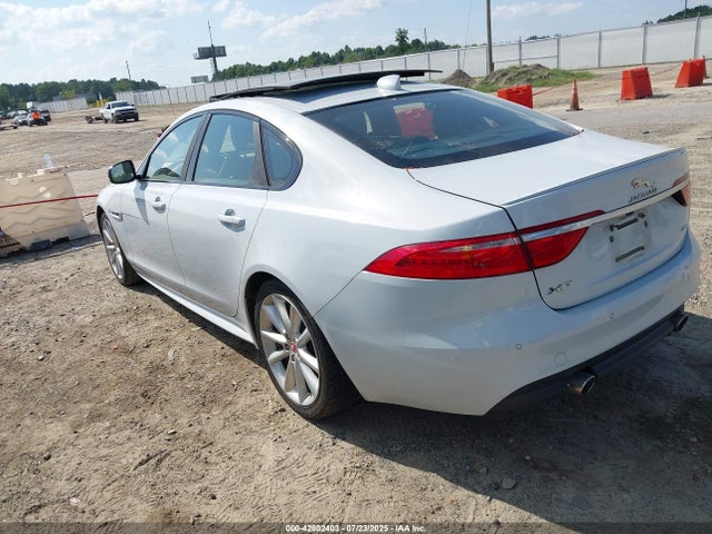 2016 JAGUAR XF SAJBF4BV3GCY09476 Photo 2