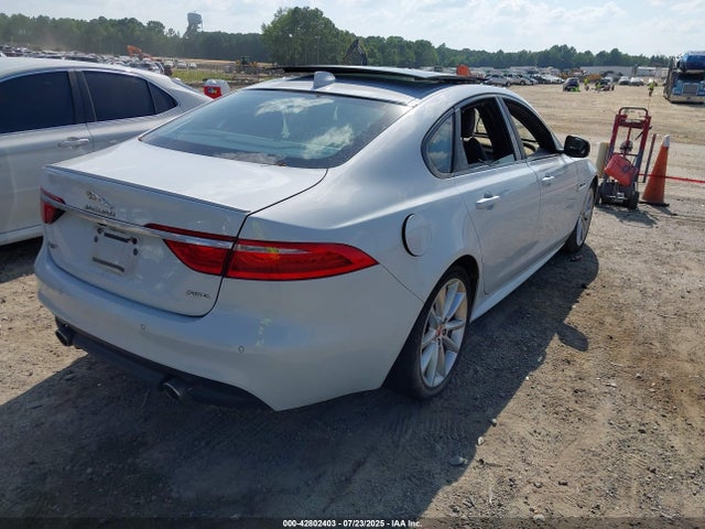 2016 JAGUAR XF SAJBF4BV3GCY09476 Photo 3