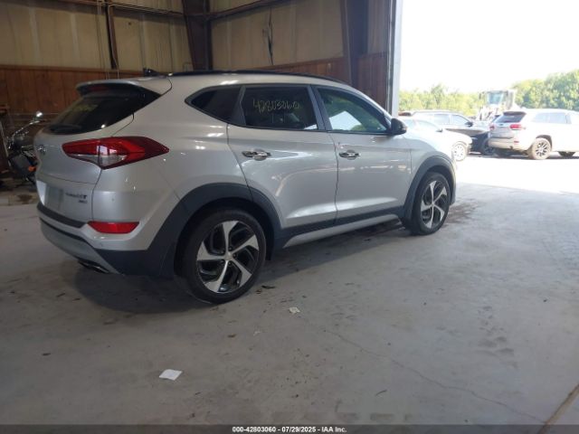 2018 HYUNDAI TUCSON KM8J3CA21JU666027 Photo 3