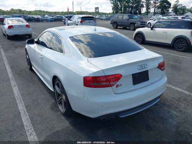 2011 AUDI S5 WAUCVAFR2BA003356 Photo 2