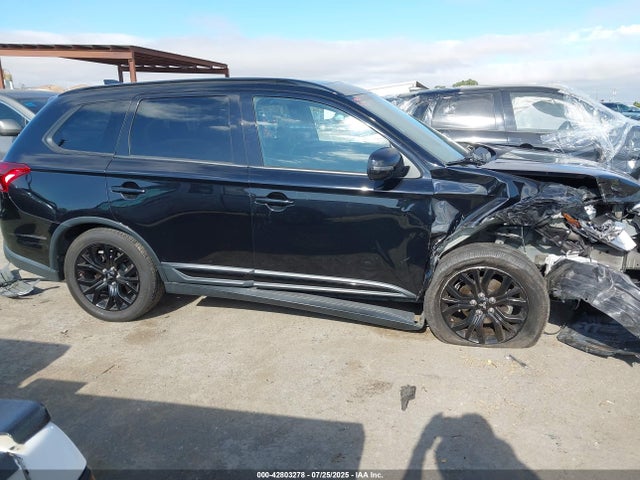 Mitsubishi mivec 2018 JA4AD3A34JZ021640 Image 14