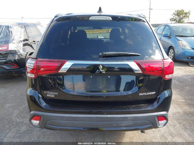 Mitsubishi mivec 2018 JA4AD3A34JZ021640 Image 17
