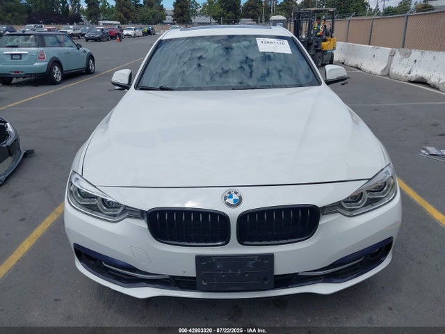 WBA8B9C59JK677155 BMW 2018