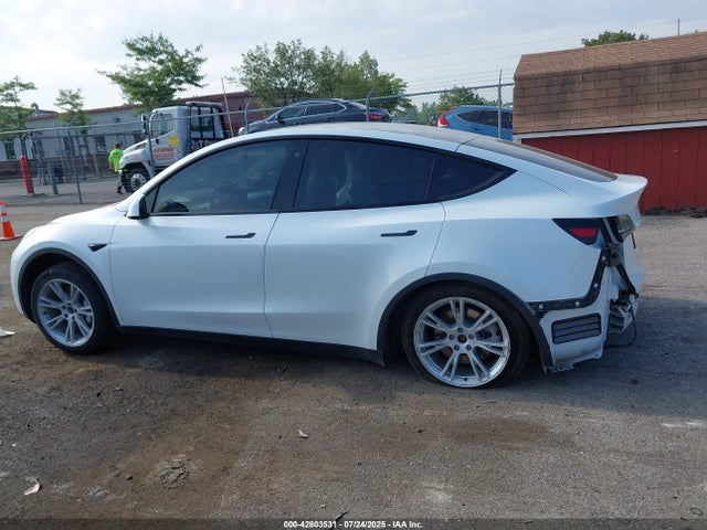 Tesla Model Y 2023 7SAYGDEE0PF674299 Image 15