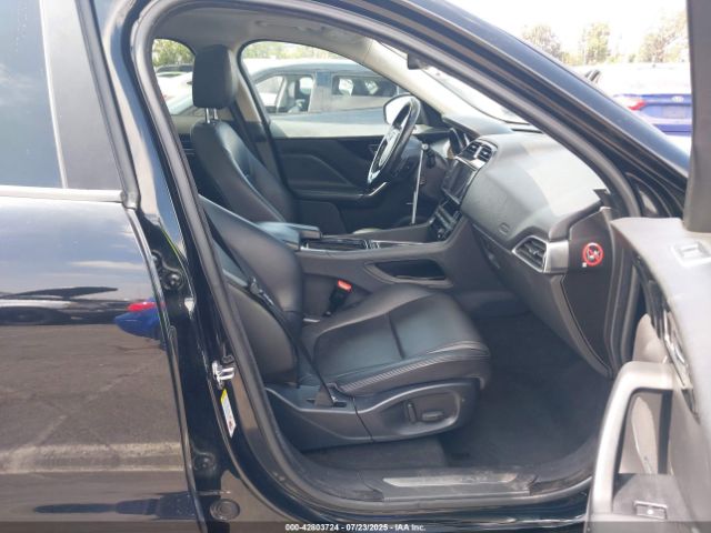 2018 JAGUAR F-PACE SADCJ2FX0JA281985 Photo 4
