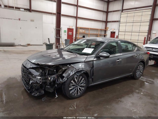 Nissan 2023 2023 1N4BL4DV1PN390946 Image 2