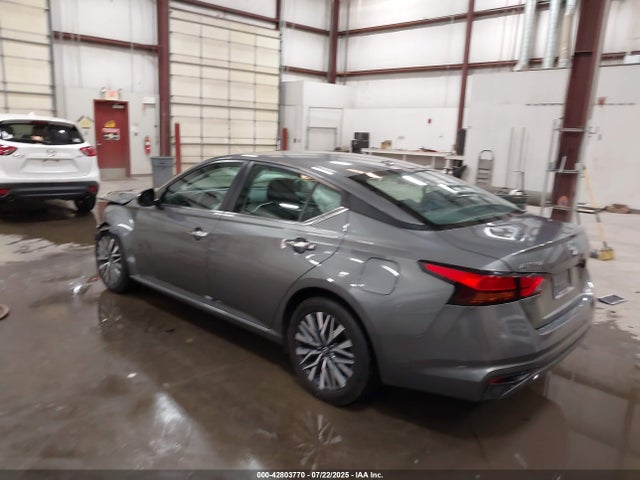 Nissan 2023 2023 1N4BL4DV1PN390946 Image 3