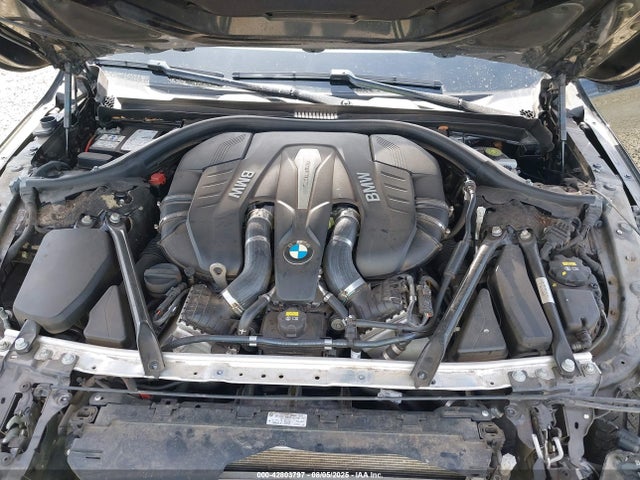 WBA7F2C59HG421618 BMW 750i / b7