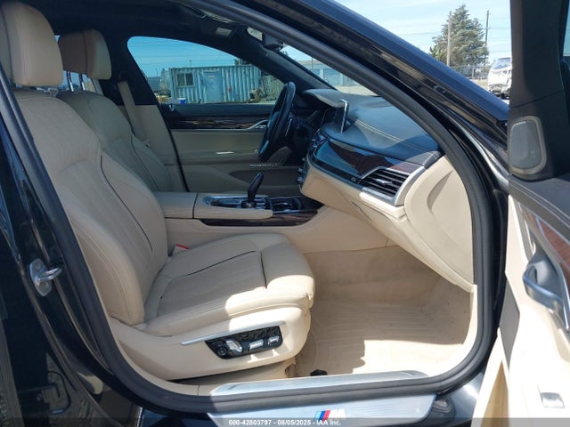 WBA7F2C59HG421618 BMW 750i / b7