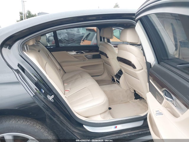 WBA7F2C59HG421618 BMW 750i / b7