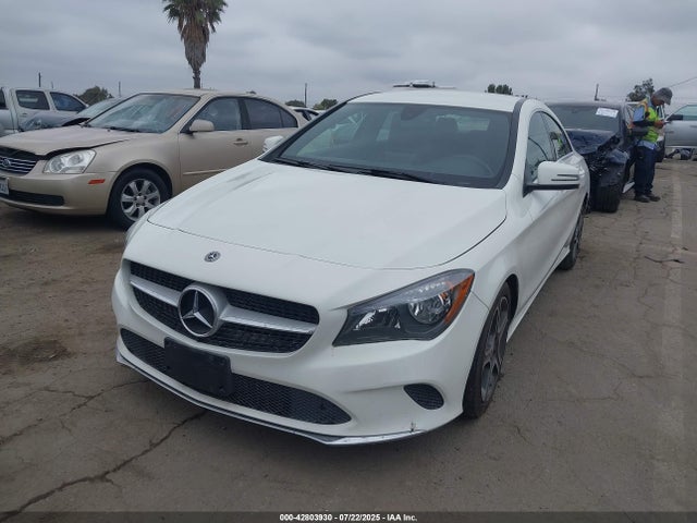 Mercedes-Benz m270 2018 WDDSJ4EB4JN557835 Image 2