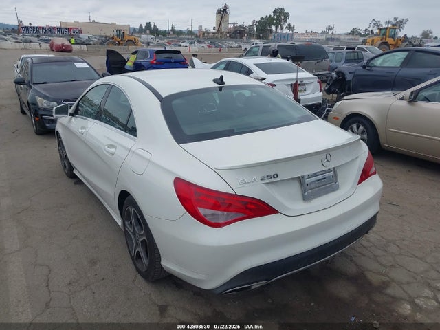Mercedes-Benz m270 2018 WDDSJ4EB4JN557835 Image 3