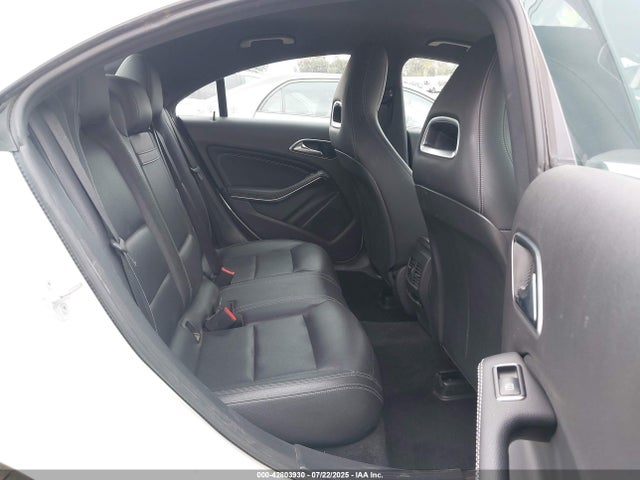 Mercedes-Benz m270 2018 WDDSJ4EB4JN557835 Image 8