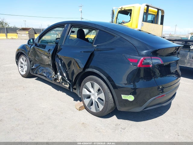 2023 TESLA MODEL Y 7SAYGDEE9PF637414 Photo 2