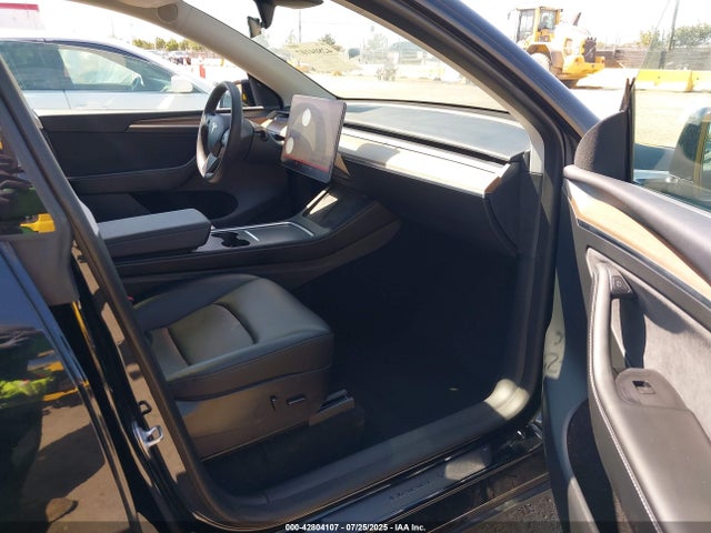 2023 TESLA MODEL Y 7SAYGDEE9PF637414 Photo 4