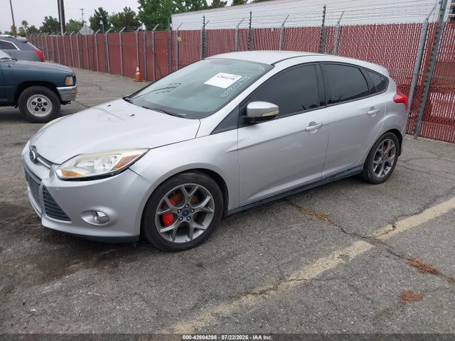 Ford Focus 2014 1FADP3K20EL455570 Image 2
