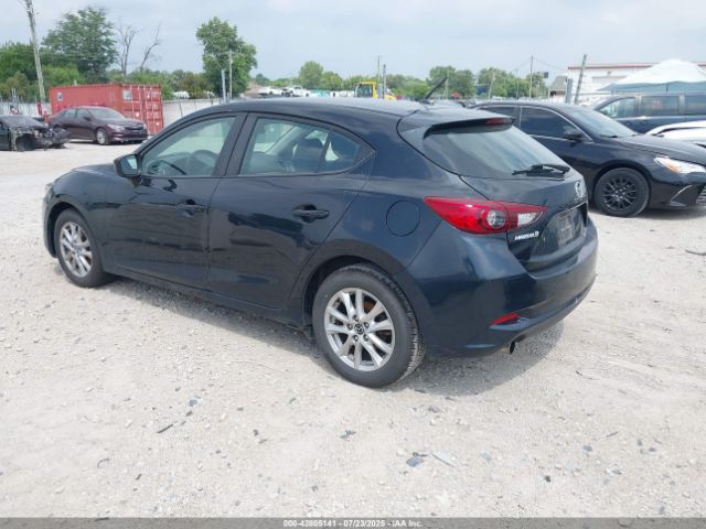 2018 MAZDA MAZDA3 3MZBN1K74JM185594 Photo 2